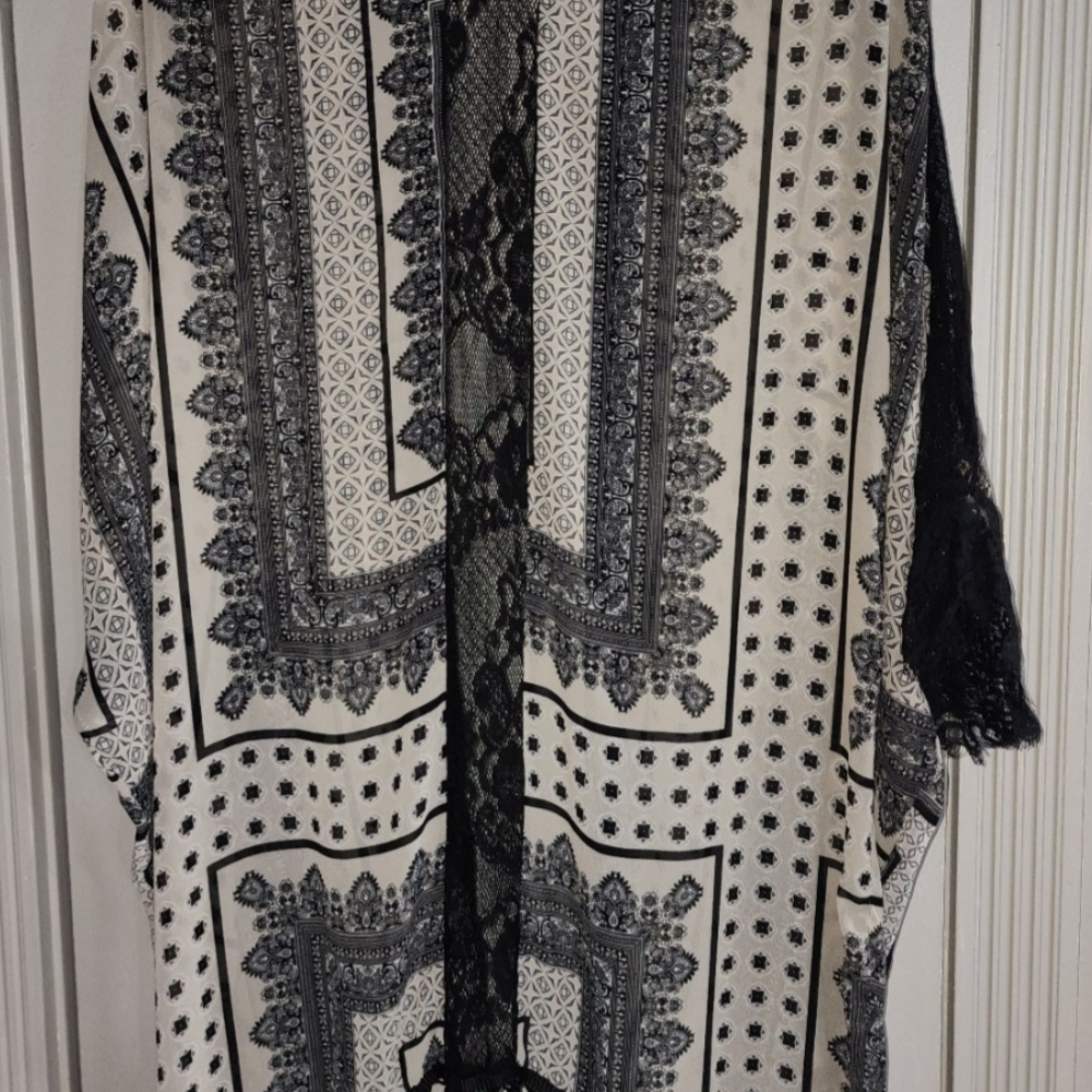 Lush Black Mesh Garment - Picture 10 of 11